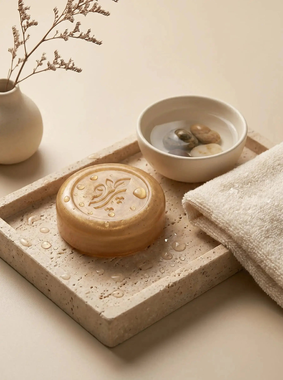 Organic Gold Soap – handmade luxury bar for gentle skin cleansing by Pareero