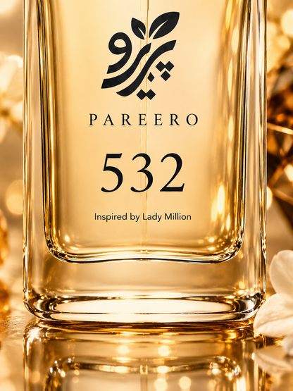 Macro detail of the PAREERO 532 bottle label and luminous golden glass